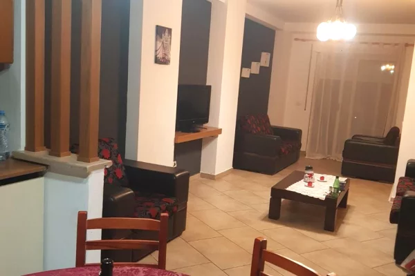 Jepet me qera apartamenti 2+1. Rruga Fortuzi , prane eco market  Cmimi: 600 mije leke 