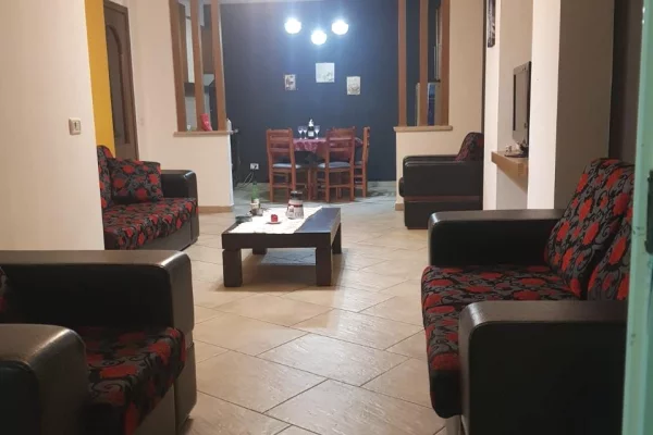 Shtepi me qera Apartament ne Tirane, 2+1, Mobilimi E mobiluar, Pagesa 60,000  Leke.