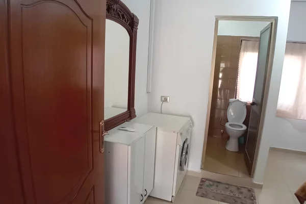 Shtepi me qera Apartament ne Tirane, 1+1, Mobilimi E mobiluar, Pagesa 35,000  Leke.