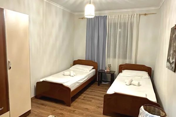 Shtepi me qera Apartament ne Tirane, 2+1, Mobilimi E mobiluar, Pagesa 550  Euro.