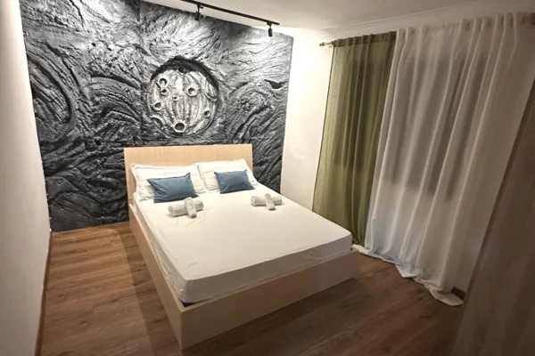 Shtepi me qera Apartament ne Tirane, 2+1, Mobilimi E mobiluar, Pagesa 550  Euro.