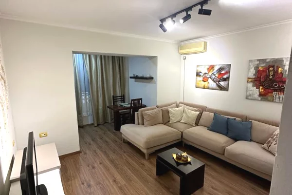 Shtepi me qera Apartament ne Tirane, 2+1, Mobilimi E mobiluar, Pagesa 550  Euro.