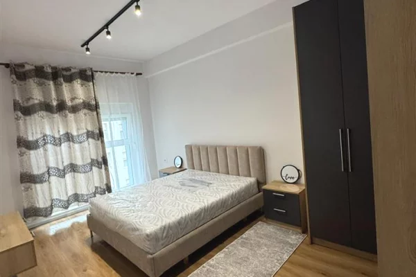 Jepet me qera apartamenti 1+1 , Ali Demi , Rezidenca Kadiu  (Pallat i vitit 2025) Cmimi: 500 euro 