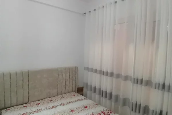 Shtepi me qera Apartament ne Tirane, 1+1, Mobilimi E mobiluar, Pagesa 45,000  Leke.