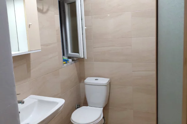 Shtepi me qera Apartament ne Tirane, 1+1, Mobilimi E mobiluar, Pagesa 37,000  Leke.