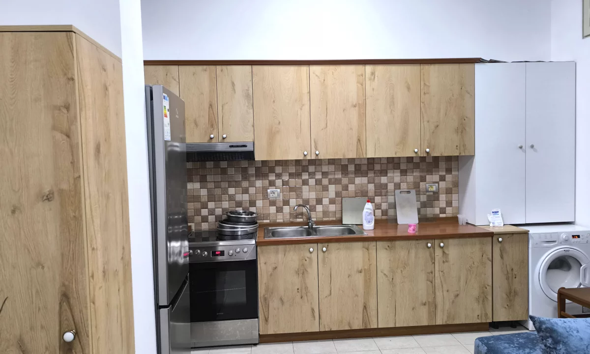 Shtepi me qera Apartament ne Tirane, 1+1, Mobilimi E mobiluar, Pagesa 40,000  Leke.