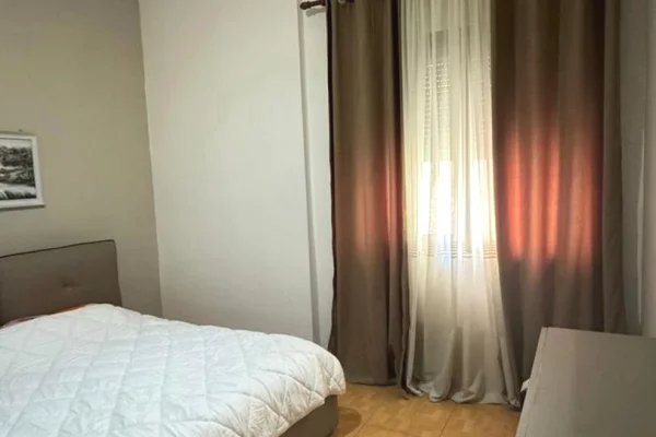 Shtepi me qera Apartament ne Tirane, 1+1, Mobilimi E mobiluar, Pagesa 50,000  Leke.