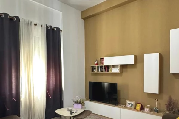 Shtepi me qera Apartament ne Tirane, 1+1, Mobilimi E mobiluar, Pagesa 50,000  Leke.