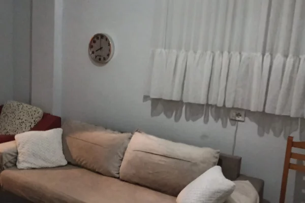 Shtepi me qera Apartament ne Tirane, 1+1, Mobilimi E mobiluar, Pagesa 42,000  Leke.