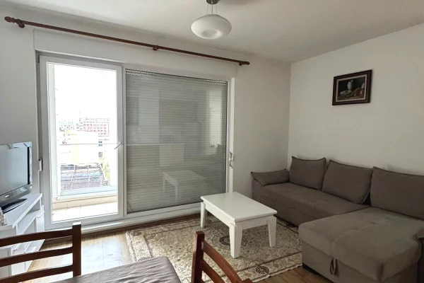 Shtepi me qera Apartament ne Tirane, 1+1, Mobilimi E mobiluar, Pagesa 50,000  Leke.