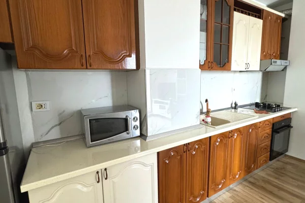 Shtepi me qera Apartament ne Tirane, 1+1, Mobilimi E mobiluar, Pagesa 50,000  Leke.