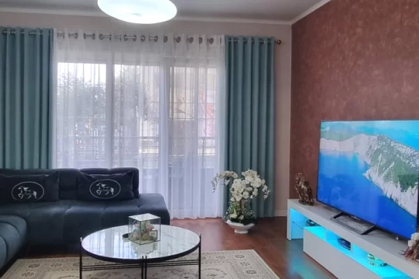 Shtepi me qera Apartament ne Tirane, 2+1, Mobilimi E mobiluar, Pagesa 600  Euro.