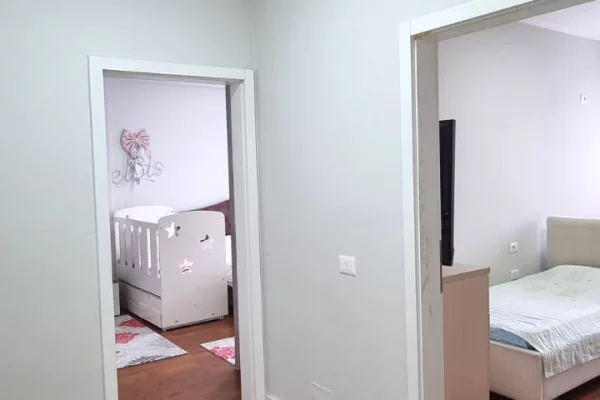 Shtepi me qera Apartament ne Tirane, 2+1, Mobilimi E mobiluar, Pagesa 600  Euro.