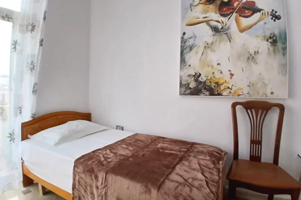 Shtepi me qera Apartament ne Tirane, 2+1, Mobilimi E mobiluar, Pagesa 65,000  Leke.