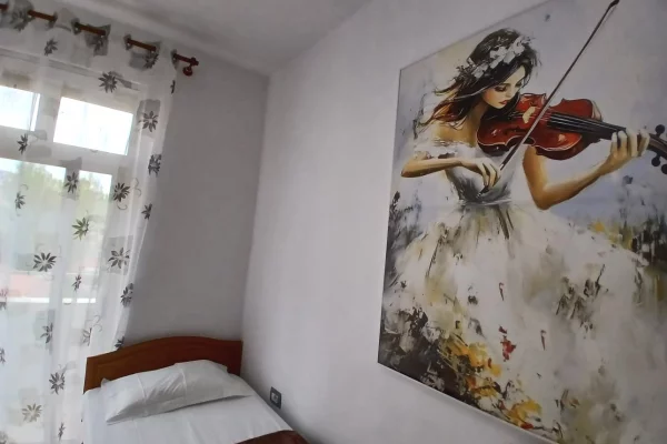 Shtepi me qera Apartament ne Tirane, 2+1, Mobilimi E mobiluar, Pagesa 65,000  Leke.