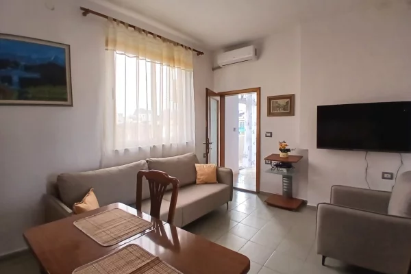 Shtepi me qera Apartament ne Tirane, 2+1, Mobilimi E mobiluar, Pagesa 65,000  Leke.