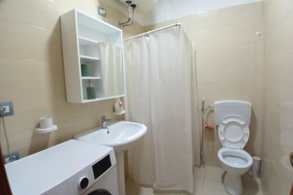 Shtepi me qera Apartament ne Tirane, 2+1, Mobilimi E mobiluar, Pagesa 65,000  Leke.