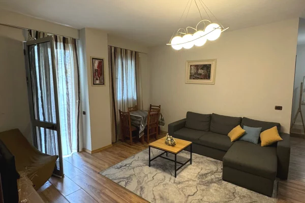 Shtepi me qera Apartament ne Tirane, 2+1, Mobilimi E mobiluar, Pagesa 80,000  Leke.