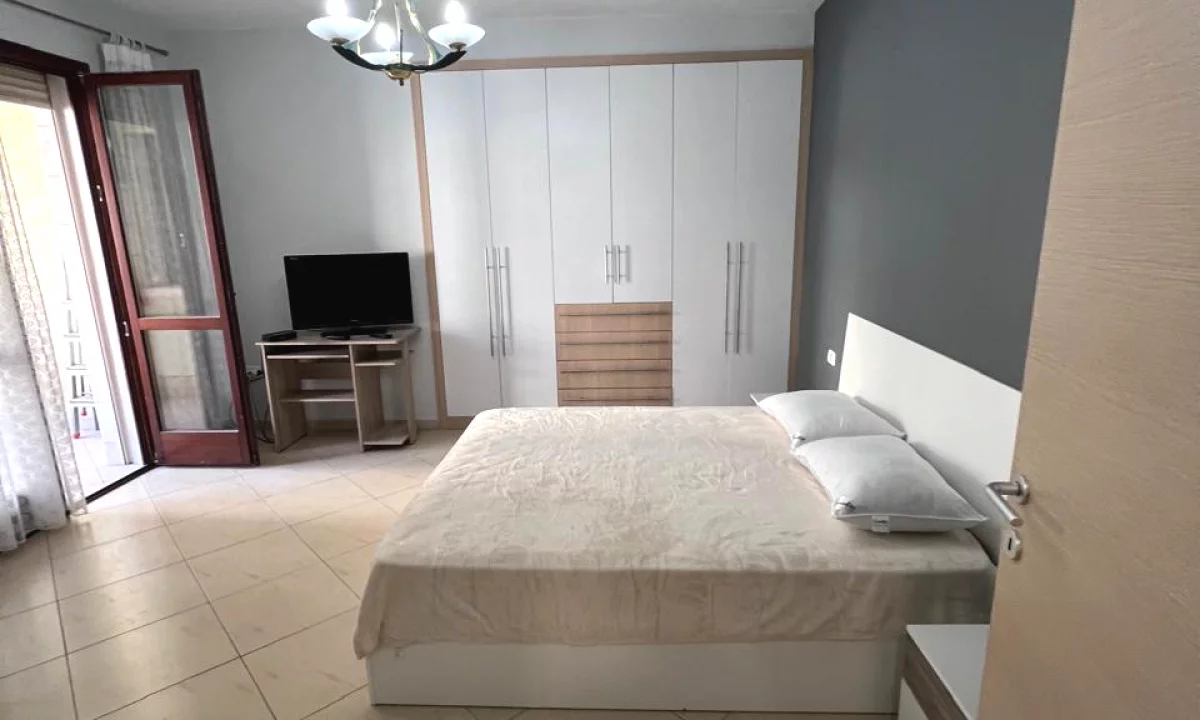 Shtepi me qera Apartament ne Tirane, 2+1, Mobilimi E mobiluar, Pagesa 700  Euro.