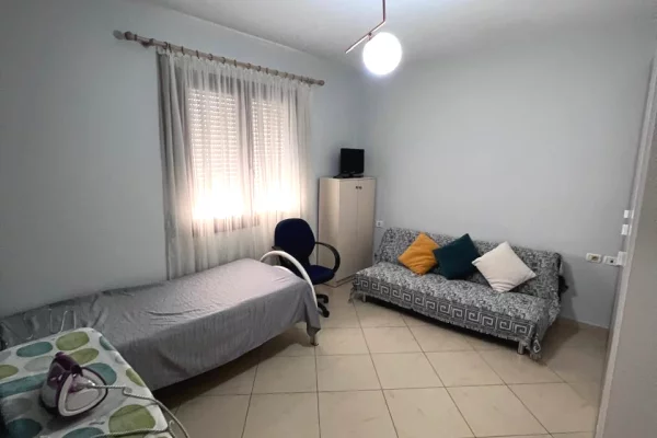 Shtepi me qera Apartament ne Tirane, 2+1, Mobilimi E mobiluar, Pagesa 700  Euro.