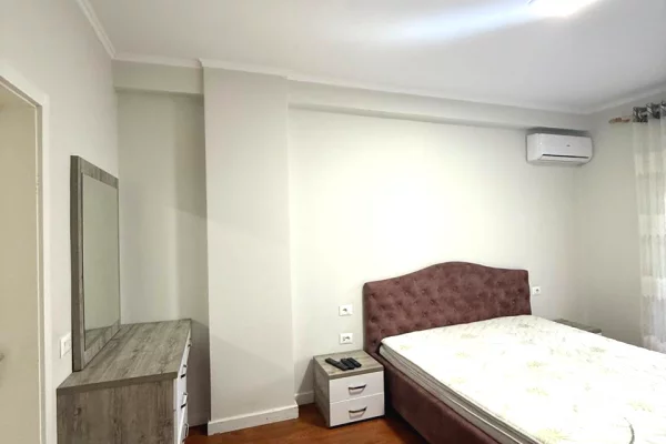 Shtepi me qera Apartament ne Tirane, 2+1, Mobilimi E mobiluar, Pagesa 58,000  Leke.
