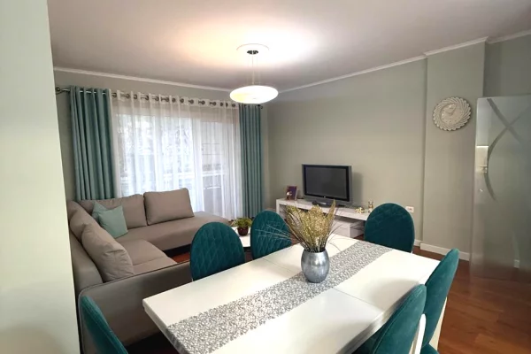 Shtepi me qera Apartament ne Tirane, 2+1, Mobilimi E mobiluar, Pagesa 58,000  Leke.