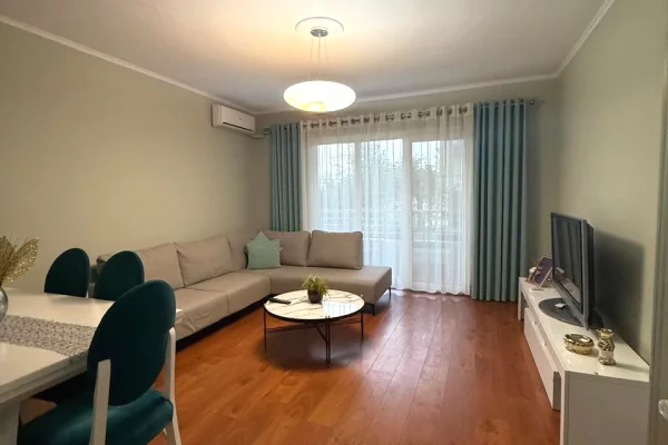 Shtepi me qera Apartament ne Tirane, 2+1, Mobilimi E mobiluar, Pagesa 58,000  Leke.
