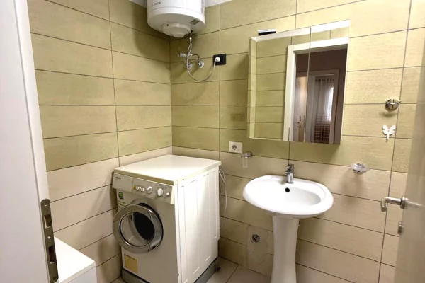 Shtepi me qera Apartament ne Tirane, 2+1, Mobilimi E mobiluar, Pagesa 58,000  Leke.