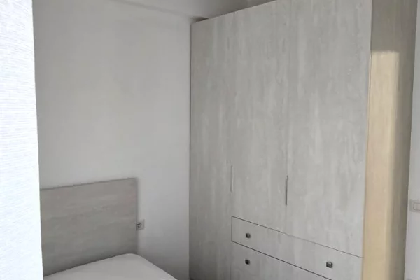 Shtepi me qera Apartament ne Tirane, 2+1, Mobilimi E mobiluar, Pagesa 650  Euro.