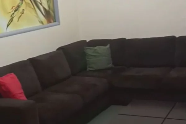 Shtepi me qera Apartament ne Tirane, 2+1, Mobilimi E mobiluar, Pagesa 600  Euro.