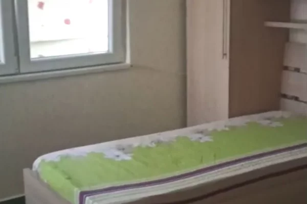 Shtepi me qera Apartament ne Tirane, 2+1, Mobilimi E mobiluar, Pagesa 600  Euro.