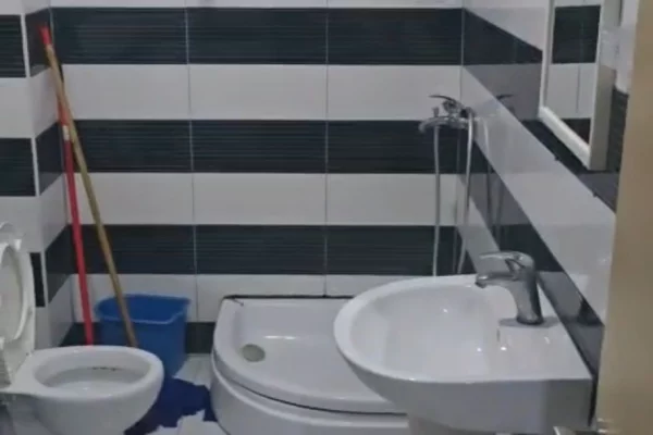 Shtepi me qera Apartament ne Tirane, 1+1, Mobilimi E mobiluar, Pagesa 40,000  Leke.