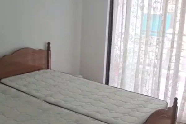 Shtepi me qera Apartament ne Tirane, 1+1, Mobilimi E mobiluar, Pagesa 40,000  Leke.