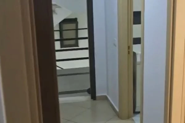 Shtepi me qera Apartament ne Tirane, 1+1, Mobilimi E mobiluar, Pagesa 40,000  Leke.