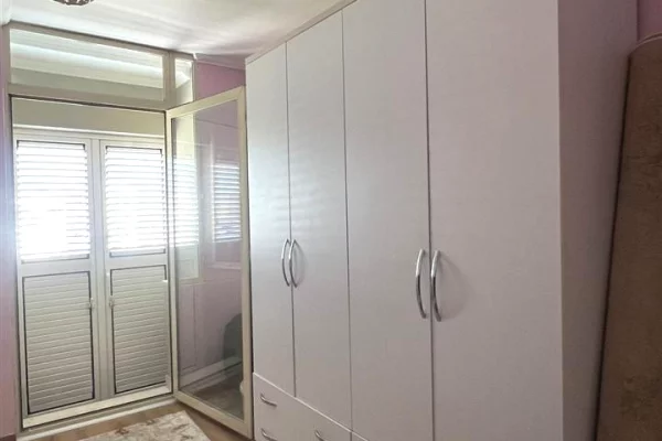 Shtepi me qera Apartament ne Tirane, 2+1, Mobilimi E mobiluar, Pagesa 60,000  Leke.