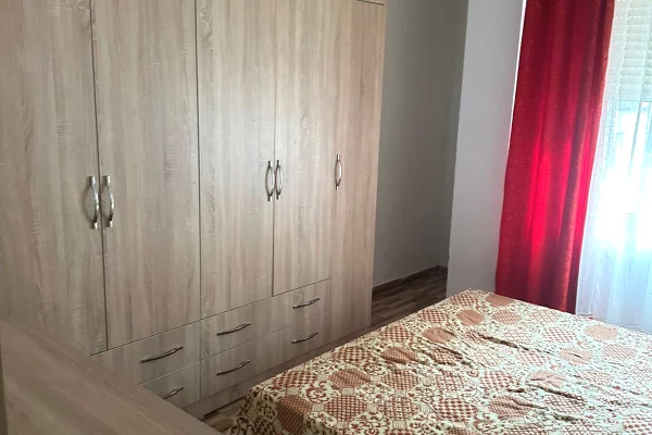 Shtepi me qera Apartament ne Tirane, 1+1, Mobilimi E mobiluar, Pagesa 45,000  Leke.
