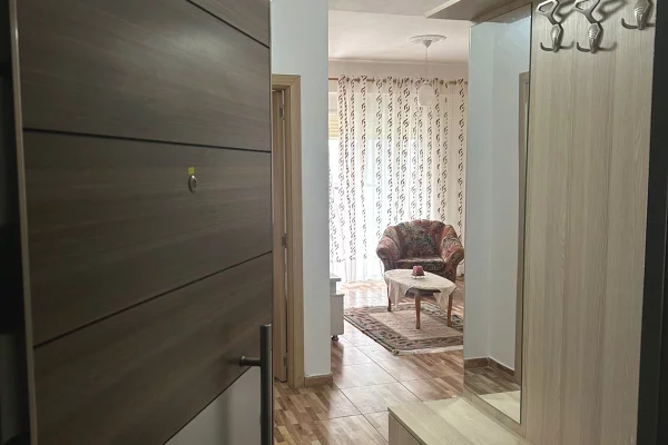 Shtepi me qera Apartament ne Tirane, 1+1, Mobilimi E mobiluar, Pagesa 45,000  Leke.