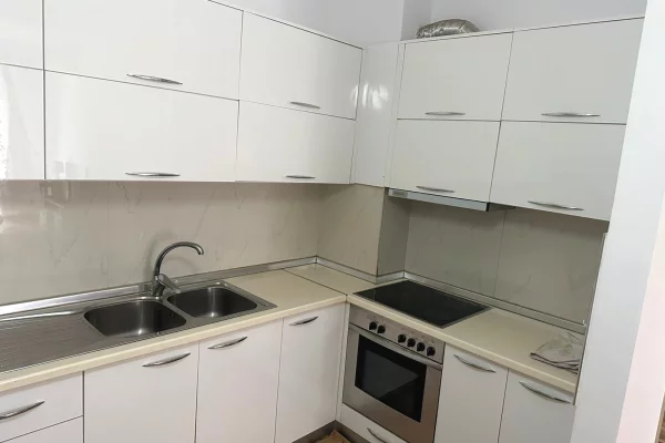 Shtepi me qera Apartament ne Tirane, 1+1, Mobilimi E mobiluar, Pagesa 45,000  Leke.