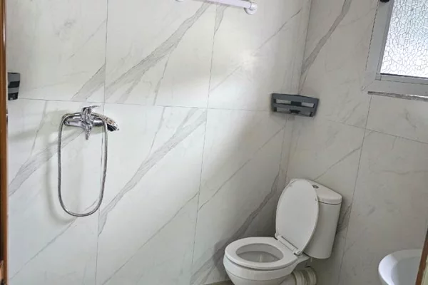 Shtepi me qera Apartament ne Tirane, Garsoniere, Mobilimi E mobiluar, Pagesa 30,000  Leke.