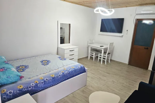 Shtepi me qera Apartament ne Tirane, Garsoniere, Mobilimi E mobiluar, Pagesa 30,000  Leke.