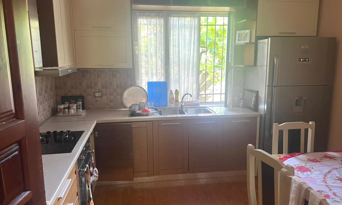 Shtepi me qera Apartament ne Tirane, 1+1, Mobilimi E mobiluar, Pagesa 35,000  Leke.