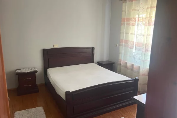 Shtepi me qera Apartament ne Tirane, 1+1, Mobilimi E mobiluar, Pagesa 35,000  Leke.