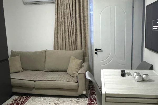 Jepet me qira një apartament  1+1Rruga se Dibres , te shkolla e bashkuar  430mije leke 