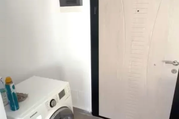 Shtepi me qera Apartament ne Tirane, 2+1, Mobilimi E mobiluar, Pagesa 43,000  Leke.