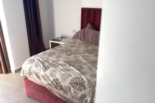 Shtepi me qera Apartament ne Tirane, 2+1, Mobilimi E mobiluar, Pagesa 43,000  Leke.