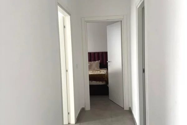 Shtepi me qera Apartament ne Tirane, 2+1, Mobilimi E mobiluar, Pagesa 43,000  Leke.