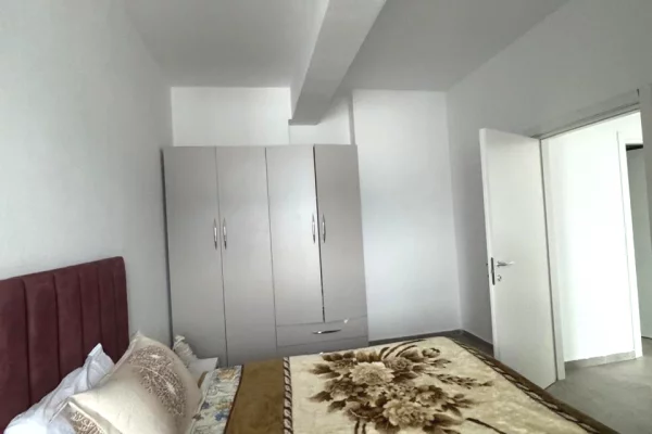 Shtepi me qera Apartament ne Tirane, 2+1, Mobilimi E mobiluar, Pagesa 43,000  Leke.