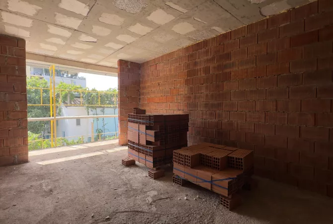 Shtepi ne shitje Apartament ne Tirane, 2+1, Mobilimi Bosh, pa mobiluar, Pagesa 160,000  Euro.