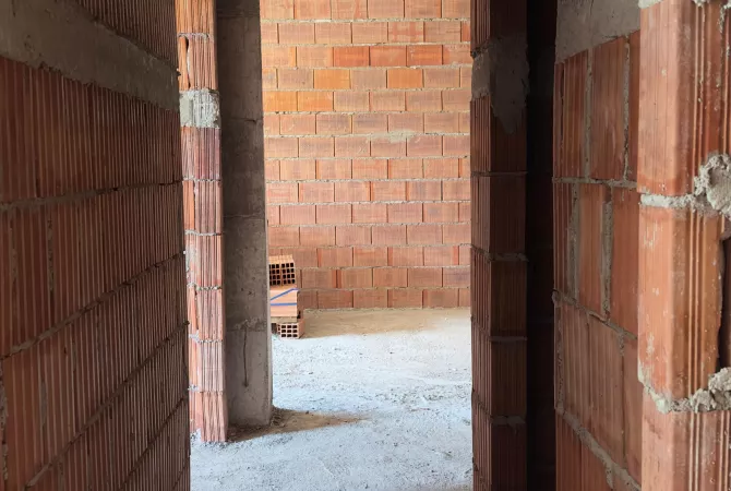 Shtepi ne shitje Apartament ne Tirane, 2+1, Mobilimi Bosh, pa mobiluar, Pagesa 160,000  Euro.