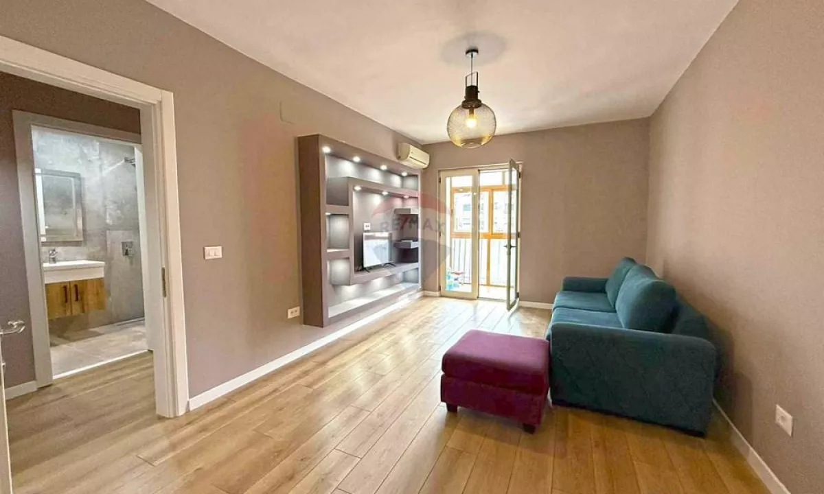 Shtepi ne shitje Apartament ne Tirane, 1+1, Mobilimi E mobiluar, Pagesa 125,000  Euro.